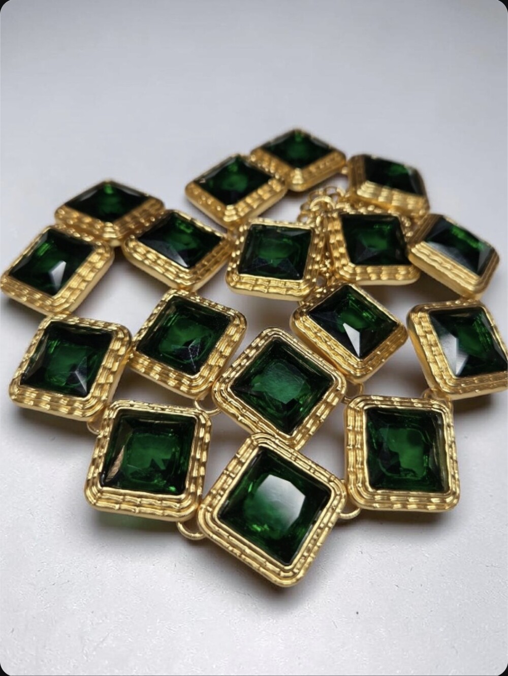 18k Matte Gold Plated Gorgeous Emerald Glass Crystal Necklace - Picture 4 of 6